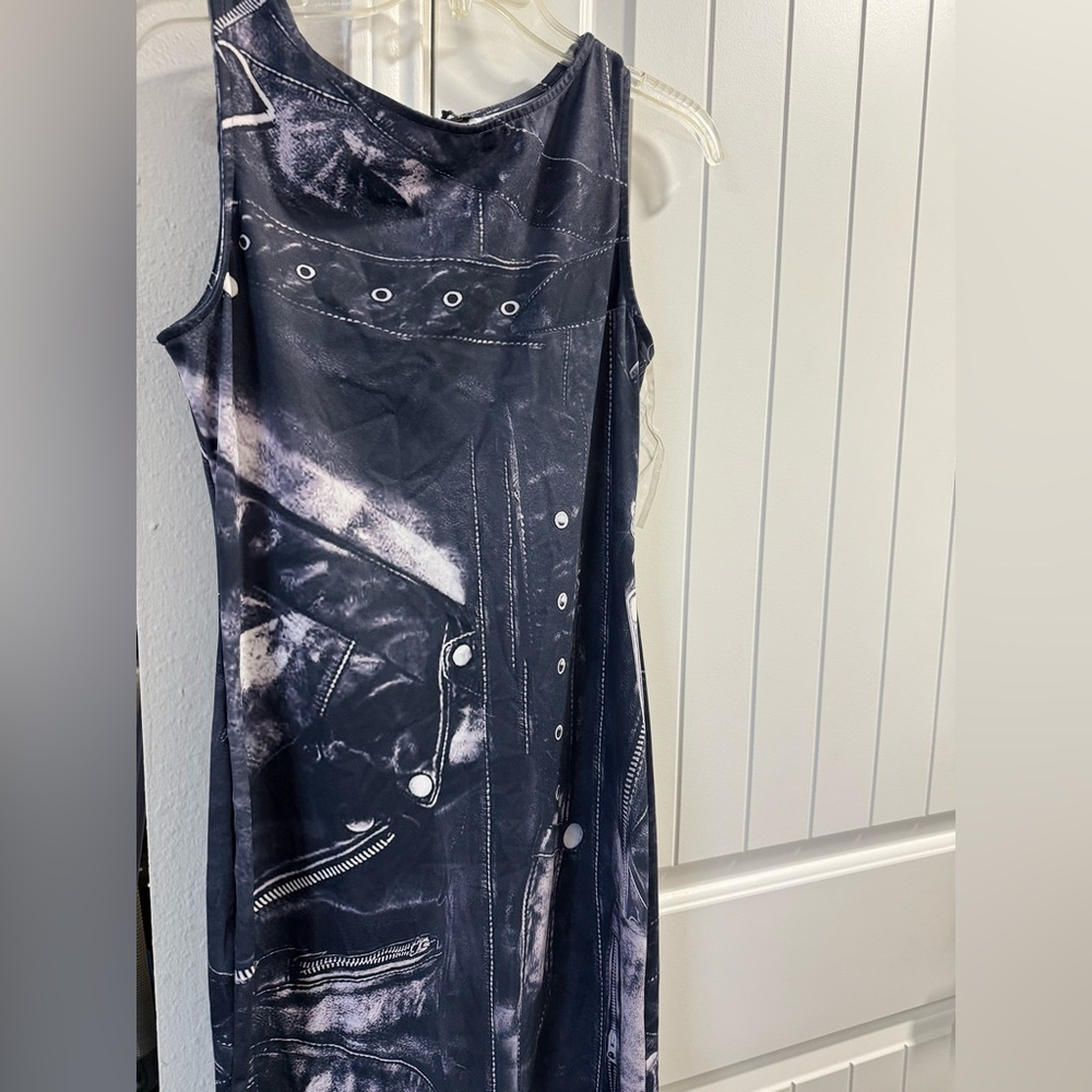 🖤 Edgy Graphic Print Maxi Dress – Size L
